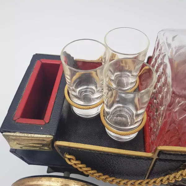 1960 Musical Bar Decanter & Shot glasses Shape of a carriage - Image 9