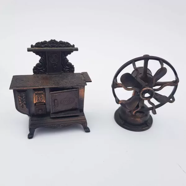 11 vintage metal Pencil sharpeners 1970s PlayMe Collection - Image 3