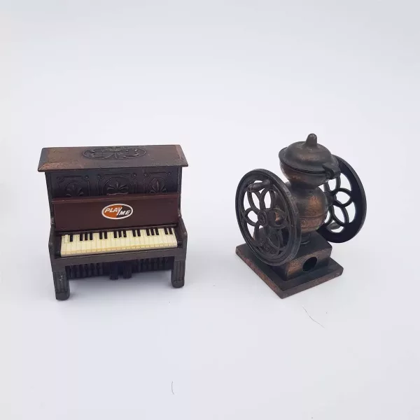 11 vintage metal Pencil sharpeners 1970s PlayMe Collection - Image 4